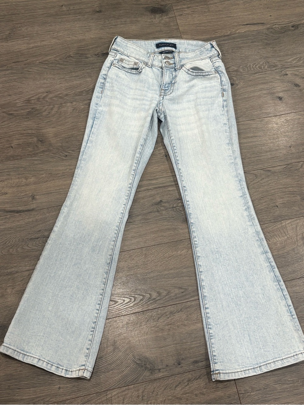 Aeropostale Women's Light Wash Low Rise Flare Jeans - Pale Blue size 0 short